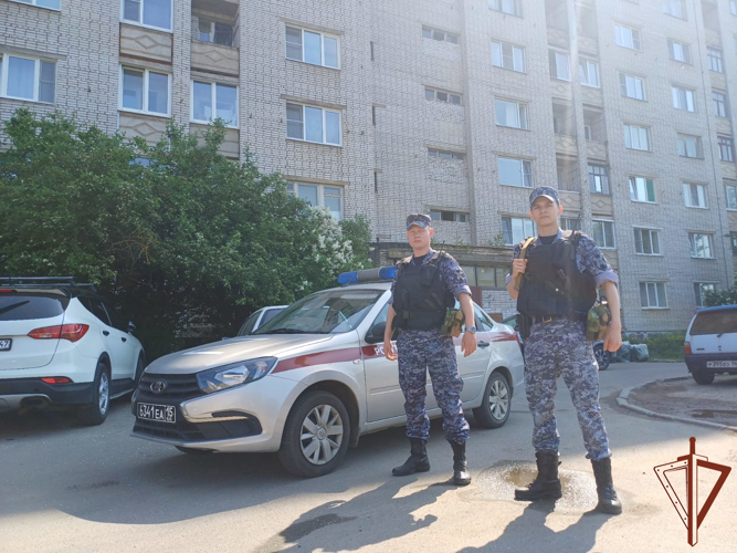 Росгвардейцы предотвратили пожар и эваккуировали жителей дома в Ленинградской области