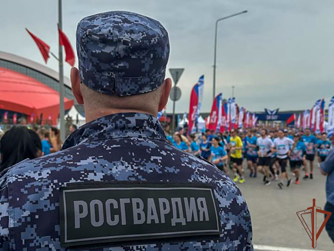 В Сибири росгвардейцы обеспечили безопасность участников всероссийского полумарафона «ЗаБег.РФ» 