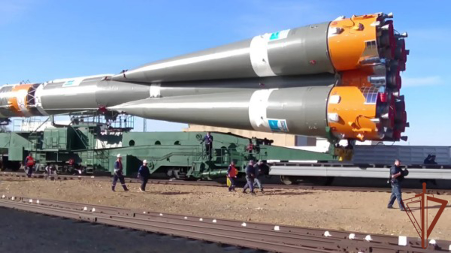 Росгвардейцы обеспечили безопасность транспортировки ракеты-носителя и транспортного грузового корабля на космодроме «Байконур» (видео)