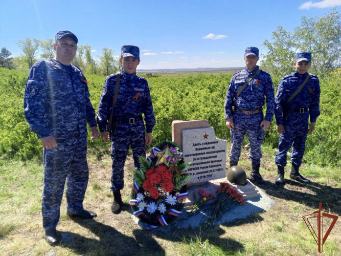 Росгвардейцы приняли участие в открытии памятника погибшему красноармейцу в Челябинской области