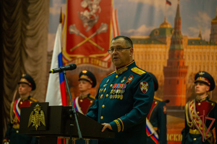 Генерал-полковник Александр Попов поздравил ветерана Великой Отечественной войны Михаила Николаевича Черновалова с днём рождения