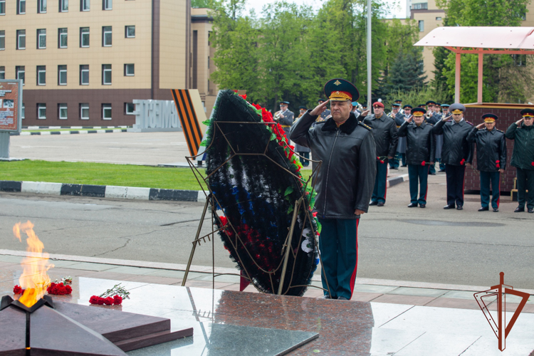 Генерал-полковник Александр Попов поздравил ветерана Великой Отечественной войны Михаила Николаевича Черновалова с днём рождения