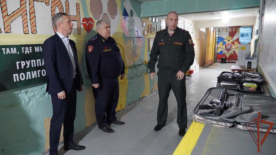 Представители «Народного фронта» передали росгвардейцам квадрокоптеры во Владимире