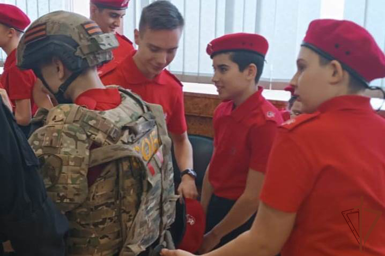 Росгвардейцы провели профориентационные мероприятия с подрастающим поколением в Сибири