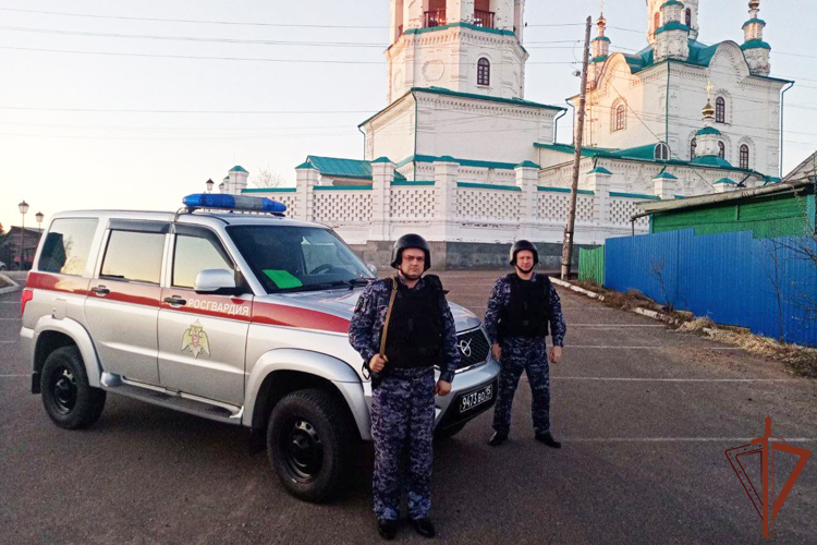 Росгвардия обеспечила безопасность во время пасхальных мероприятий в Сибири