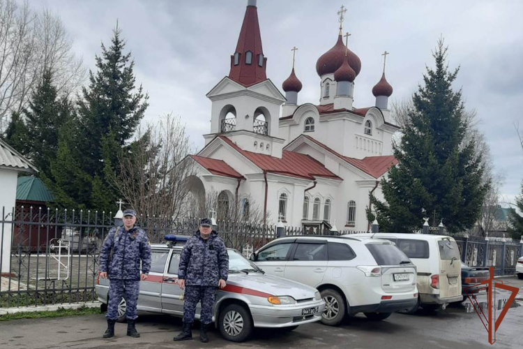 Росгвардия обеспечила безопасность во время пасхальных мероприятий в Сибири