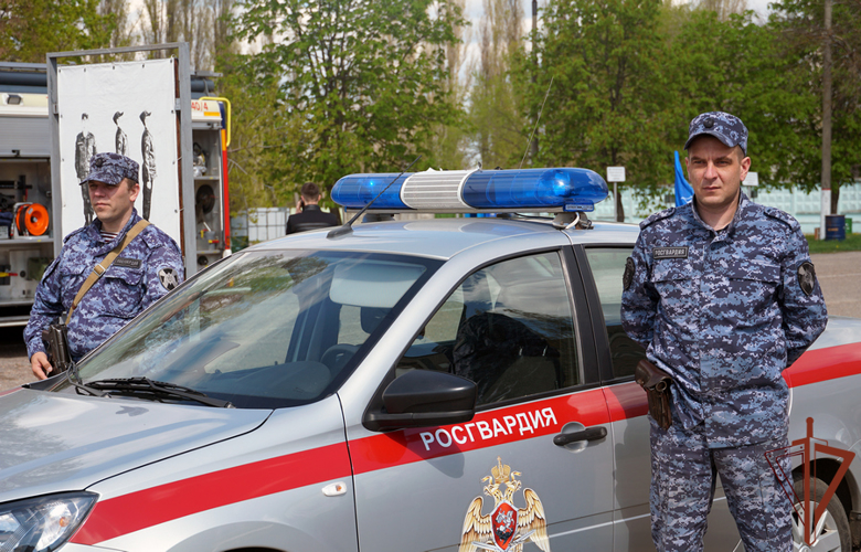 Сотрудники Росгвардии вернули родителям двух потерявшихся детей в Саратовской области