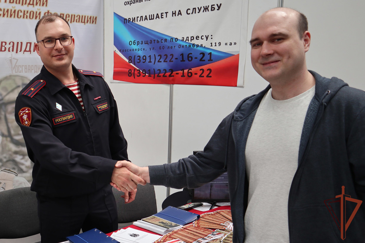 Выставка Росгвардии «День передовых технологий обеспечения безопасности личности, общества и государства – 2024» продолжает работать в Красноярске (видео)