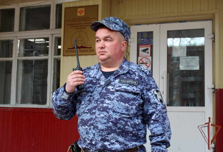Росгвардейцы обеспечили безопасность проведения Последних звонков в Северо-Западных регионах России