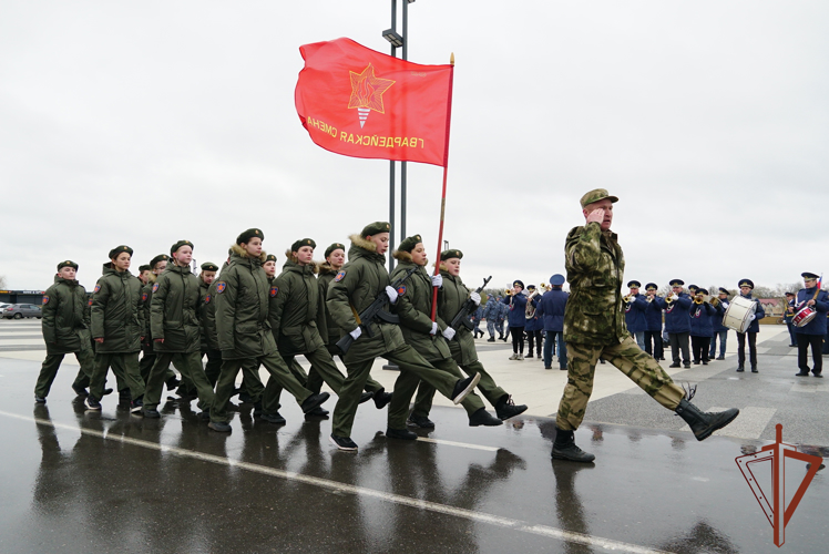 Более 450 росгвардейцев и боевая техника завершили подготовку к парадам Победы на северо-западе страны