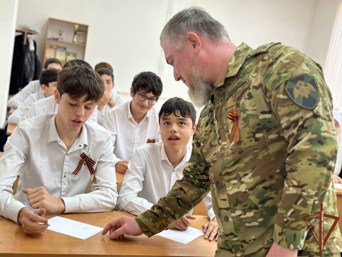 Росгвардейцы в Грозном поддержали Всероссийскую акцию «Георгиевская ленточка»