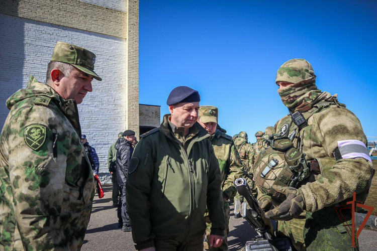 В  Ленинградской области подразделения Росгвардии провели тактико-специальные учения по нейтрализации вооруженных преступников 