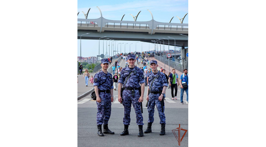 Безопасность проведения матча РПЛ по футболу в Санкт-Петербурге обеспечили росгвардейцы 
