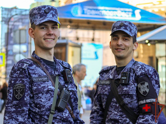 Росгвардейцы обеспечили безопасность Международного транспортного фестиваля в Санкт-Петербурге