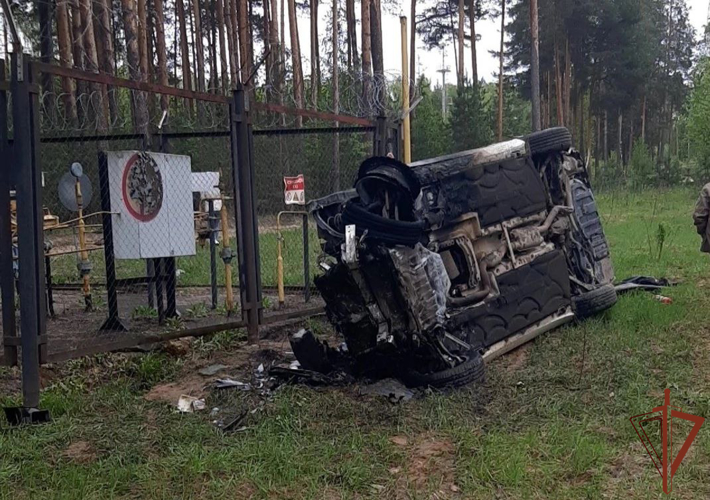 Росгвардеец спас двух человек из горящей машины в Сарове 