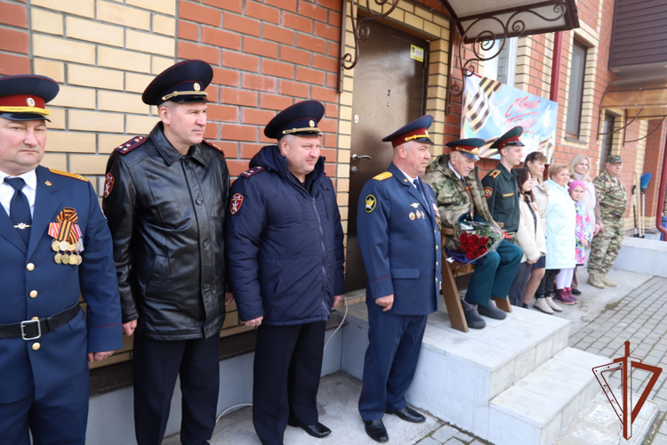 Росгвардейцы поздравили с Днем Победы ветеранов Великой Отечественной войны в Перми