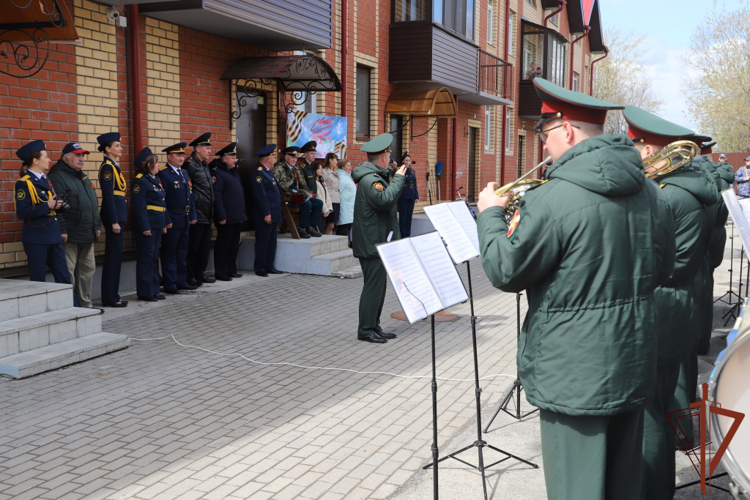 Росгвардейцы поздравили с Днем Победы ветеранов Великой Отечественной войны в Перми