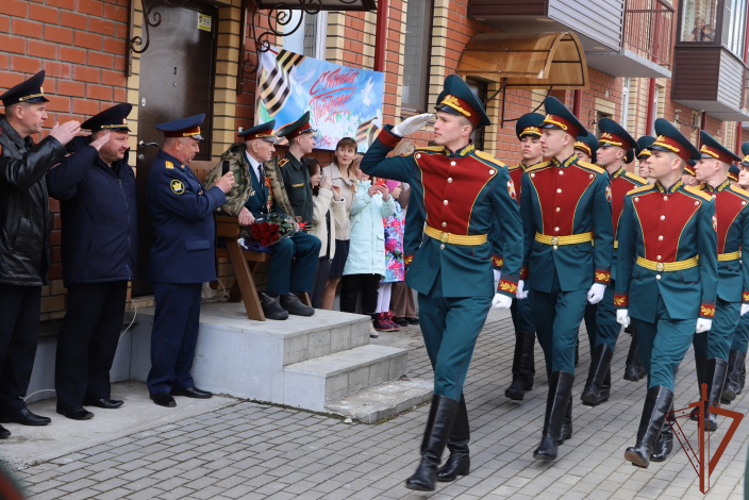 Росгвардейцы поздравили с Днем Победы ветеранов Великой Отечественной войны в Перми