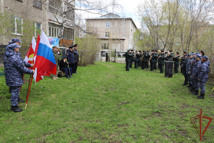 Росгвардейцы поздравили с Днем Победы ветеранов Великой Отечественной войны в Перми