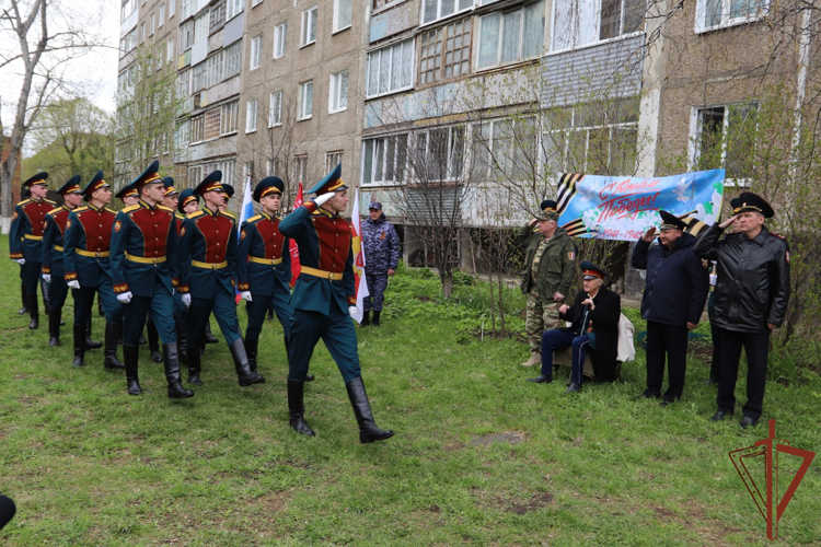 Росгвардейцы поздравили с Днем Победы ветеранов Великой Отечественной войны в Перми