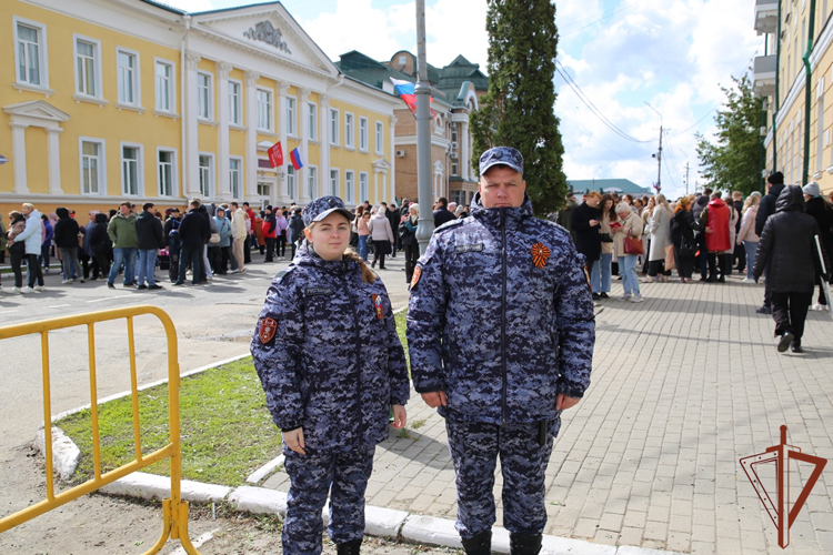 Росгвардия обеспечила безопасность торжественных мероприятий в честь 79-летия Великой Победы в Приволжье