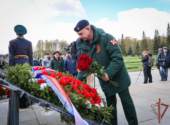 В Санкт-Петербурге росгвардейцы почтили память погибших в годы Великой Отечественной войны