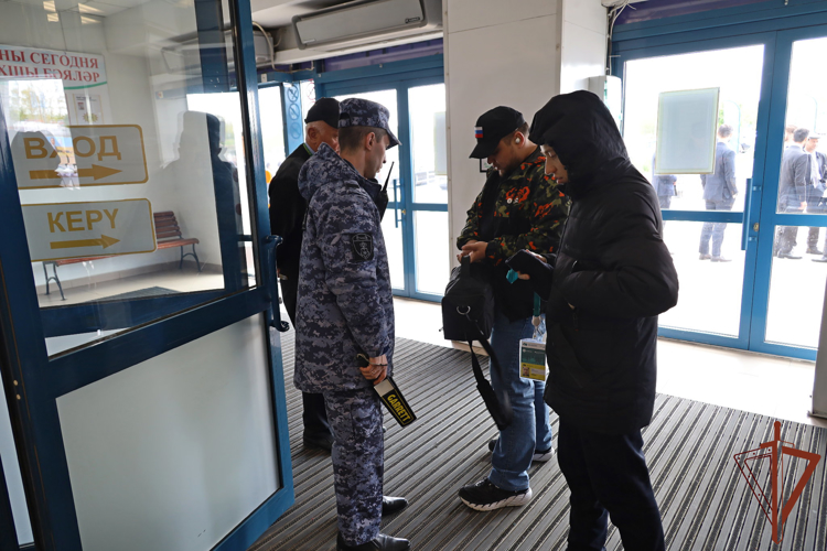 Росгвардейцы обеспечивают безопасность ХV Международного экономического форума «Россия – Исламский мир: KazanForum»