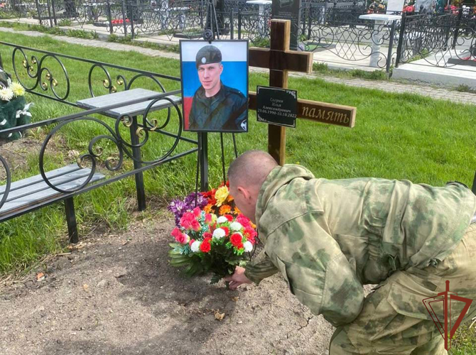 Память героически павших боевых товарищей почтили росгвардейцы на Урале