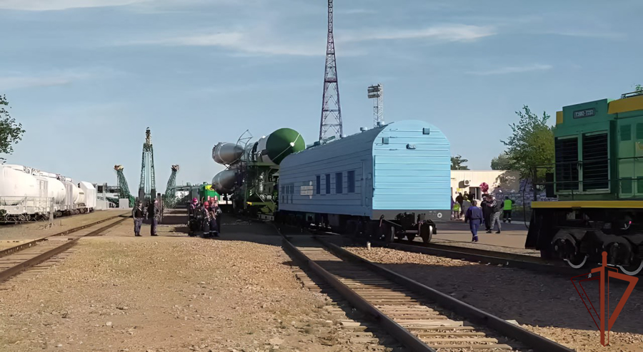Росгвардейцы обеспечили безопасность транспортировки ракеты-носителя и транспортного грузового корабля на космодроме «Байконур» (видео)