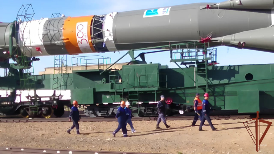 Росгвардейцы обеспечили безопасность транспортировки ракеты-носителя и транспортного грузового корабля на космодроме «Байконур» (видео)