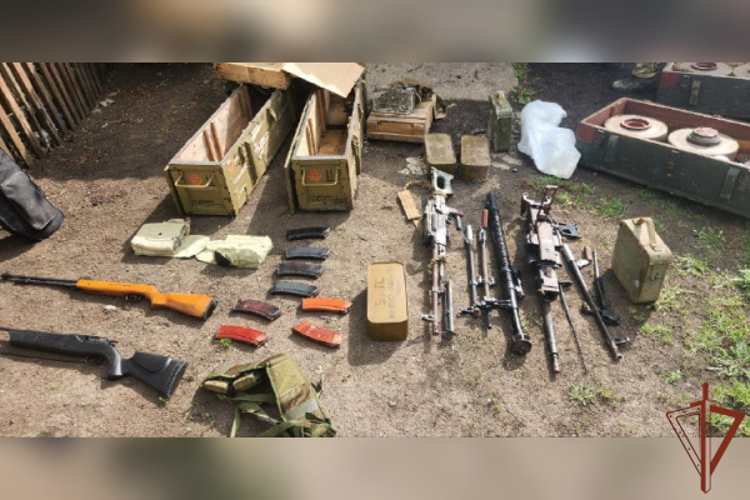 Росгвардейцы обнаружили тайники с большим количеством боеприпасов и взрывчатки в ДНР (видео)