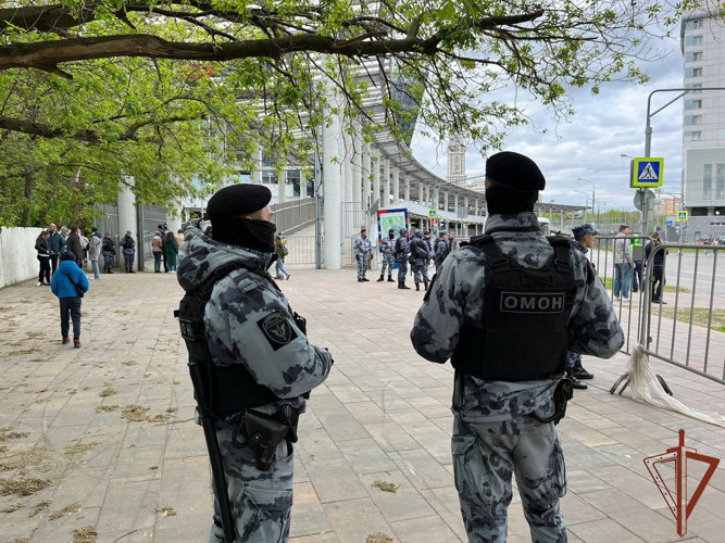 Росгвардейцы обеспечили безопасность во время футбольного матча в Москве 
