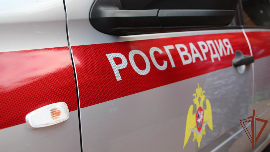 Росгвардейцы в Свердловской области помогли попавшему в ДТП мотоциклисту