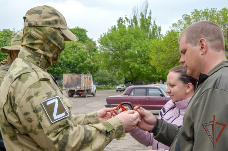 Военнослужащие и сотрудники Росгвардии - участники СВО поддержали всероссийскую акцию «Георгиевская ленточка» (видео)