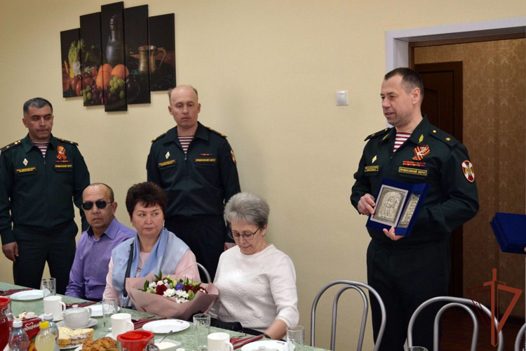 В Сарове высадили деревья в память о погибших росгвардейцах