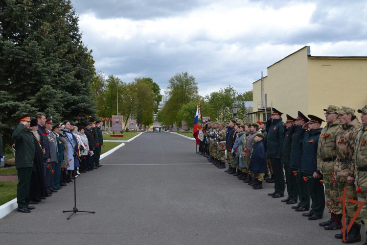 В Сарове высадили деревья в память о погибших росгвардейцах