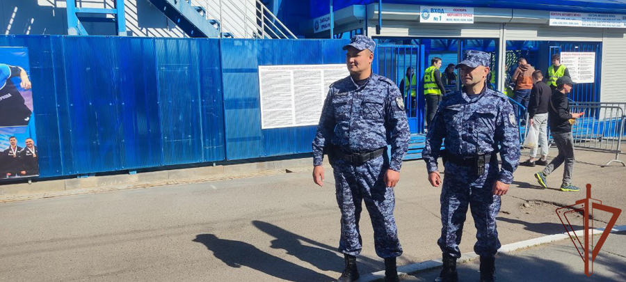 Росгвардейцы обеспечили правопорядок во время проведения  матча Чемпионата России по футболу в Оренбурге 