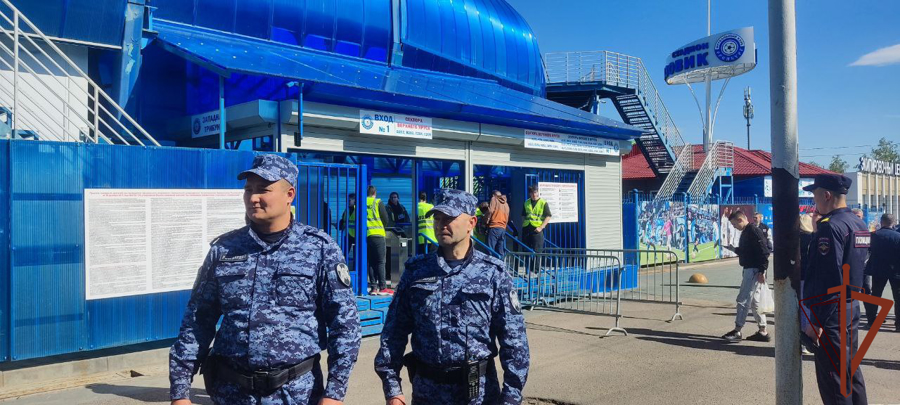 Росгвардейцы обеспечили правопорядок во время проведения  матча Чемпионата России по футболу в Оренбурге 
