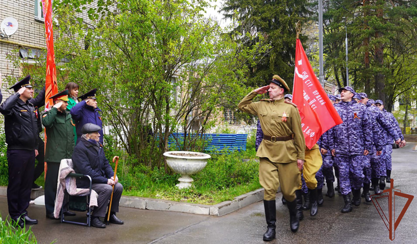 Росгвардейцы поздравляют с Днем Победы ветеранов Великой Отечественной войны по всей стране (видео)