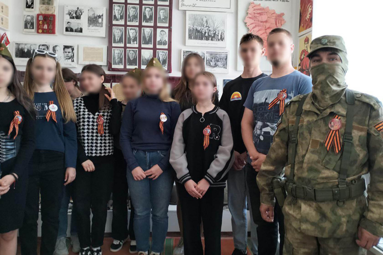 Росгвардейцы передали ветеранам Великой Отечественной войны в новых регионах письма с поздравлениями Президента России