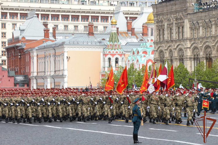 Военнослужащие Росгвардии приняли участие в параде Победы на Красной площади (видео)