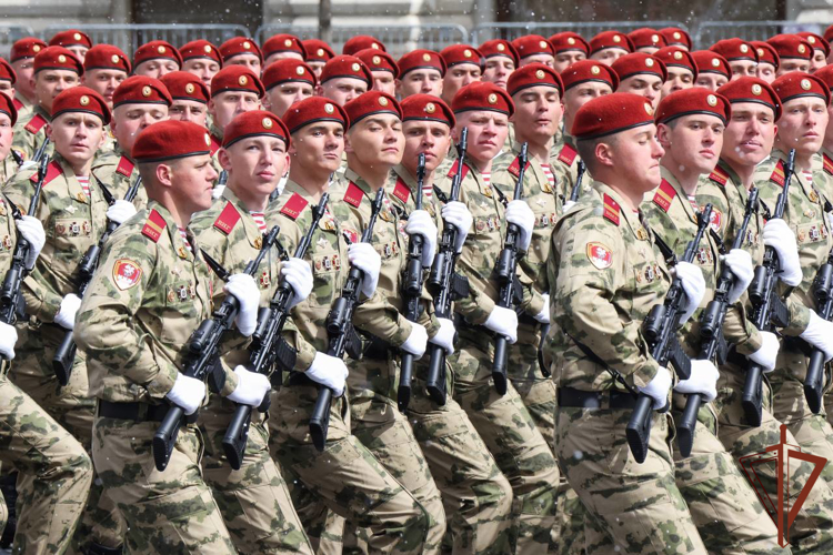 Военнослужащие  Росгвардии приняли участие в параде Победы на Красной площади (видео)