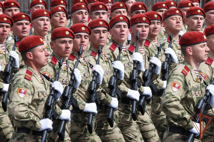 Военнослужащие  Росгвардии приняли участие в параде Победы на Красной площади (видео)