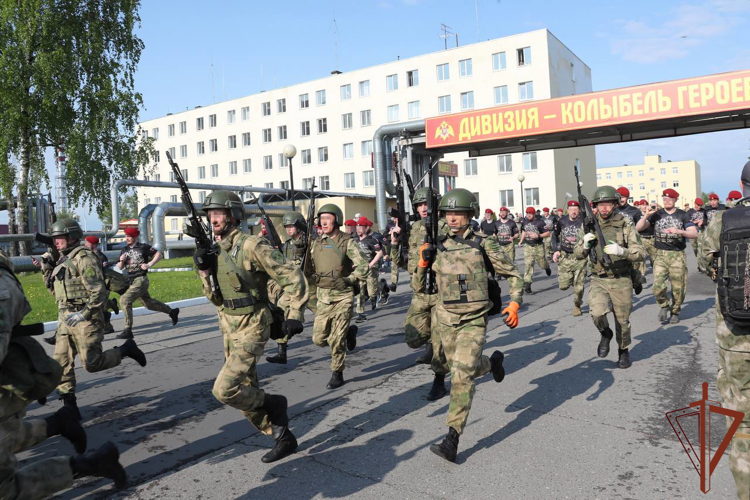 Спецназовцы Росгвардии прошли испытания на право ношения крапового берета (видео)