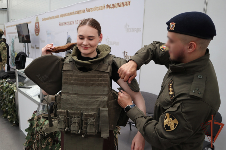 Выставка Росгвардии «День передовых технологий обеспечения безопасности личности, общества и государства – 2024» продолжает работать в Красноярске (видео)