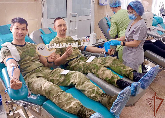 Росгвардейцы из Иркутской области сдали кровь для помощи детям