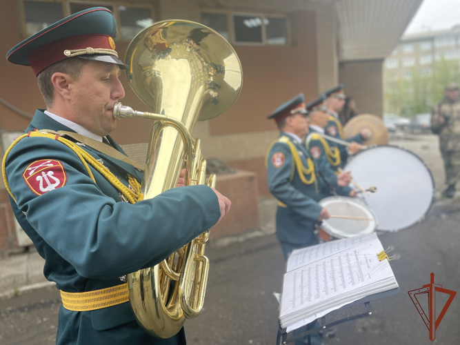 Росгвардия поздравила со 101-летием ветерана Великой Отечественной войны и войск правопорядка в Иркутской области