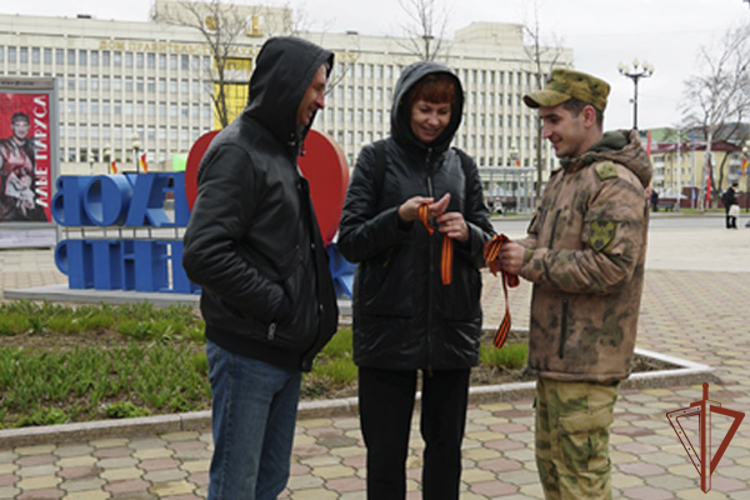 На Дальнем Востоке росгвардейцы провели акцию «Георгиевская ленточка»
