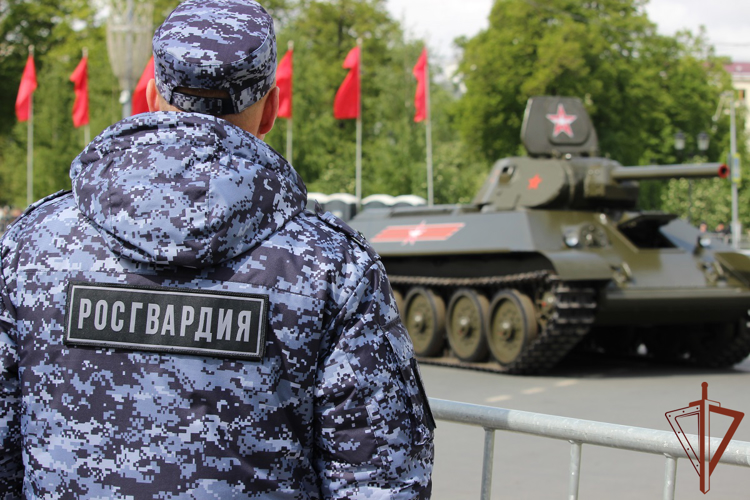Росгвардия обеспечила безопасность торжественных мероприятий в честь 79-летия Великой Победы в Приволжье