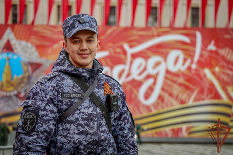 Военнослужащие Росгвардии приняли участие в генеральной репетиции Парада Победы в Санкт-Петербурге
